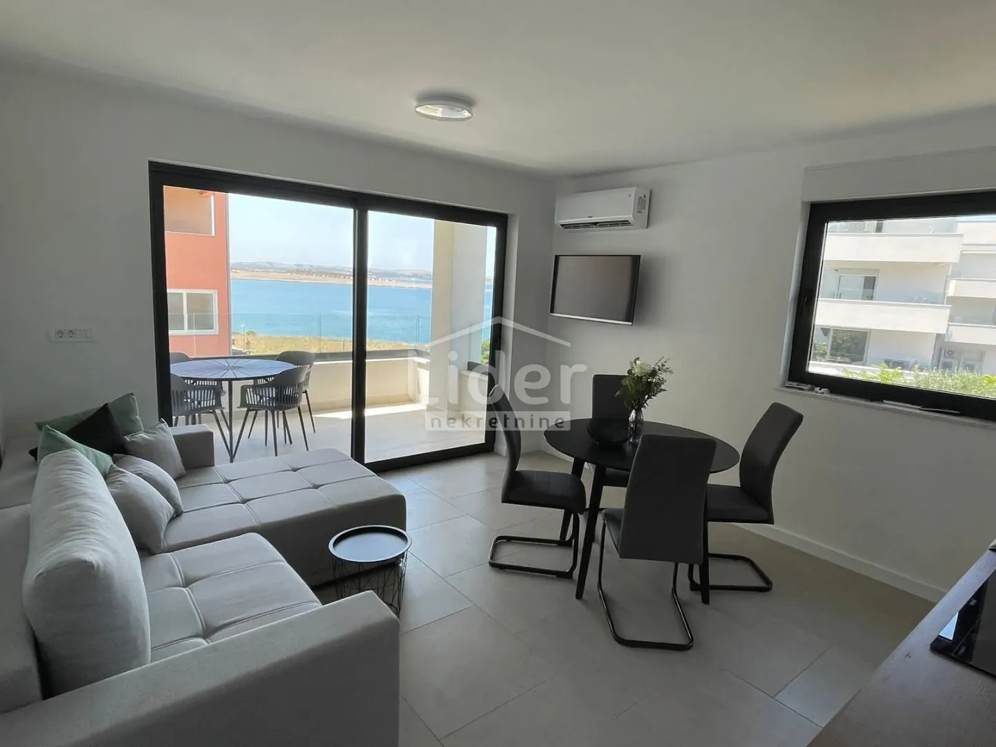 apartman-povljana 100m od mora - slika 2
