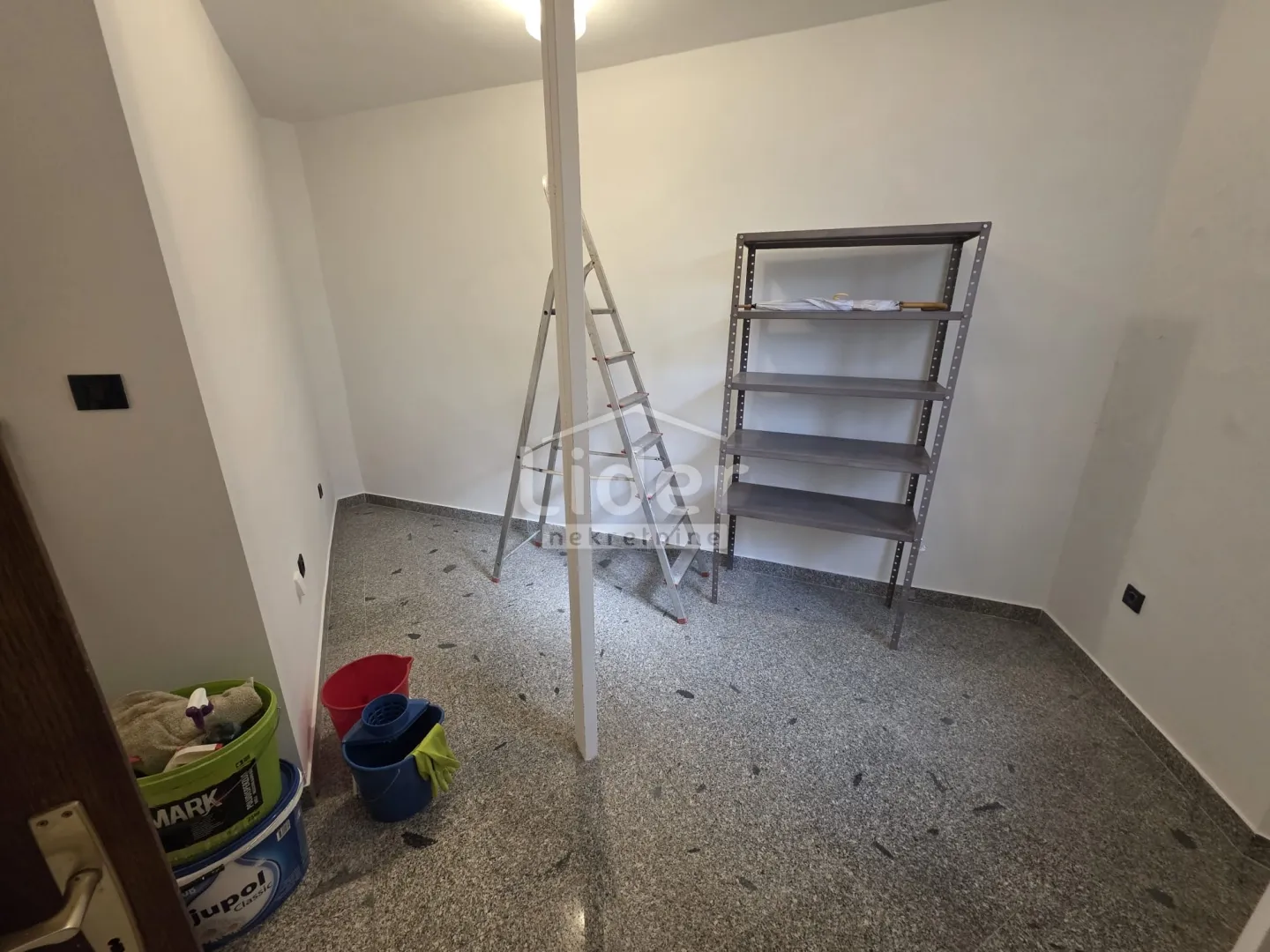 belveder, ulični poslovni prostor, 37m2 - slika 2