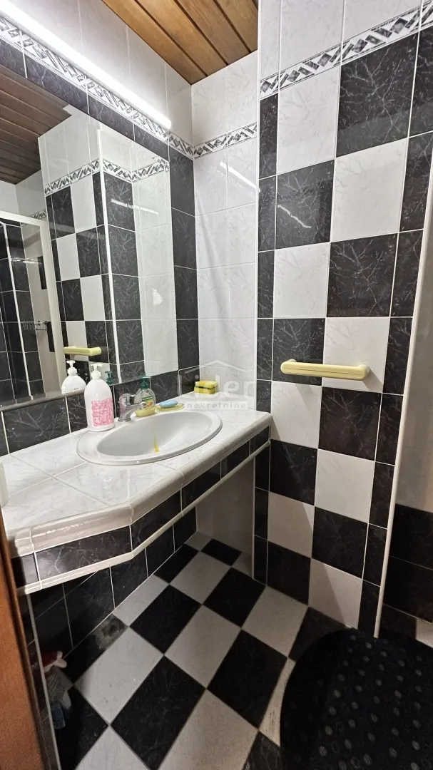 donja vežica, 125m2, 2s+db komfornu etažu kuće prodajemo - slika 23