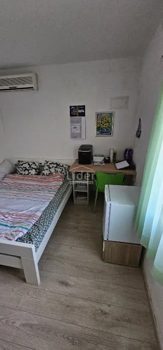 mali lošinj - kuća sa dvorištem i parkingom - slika 12