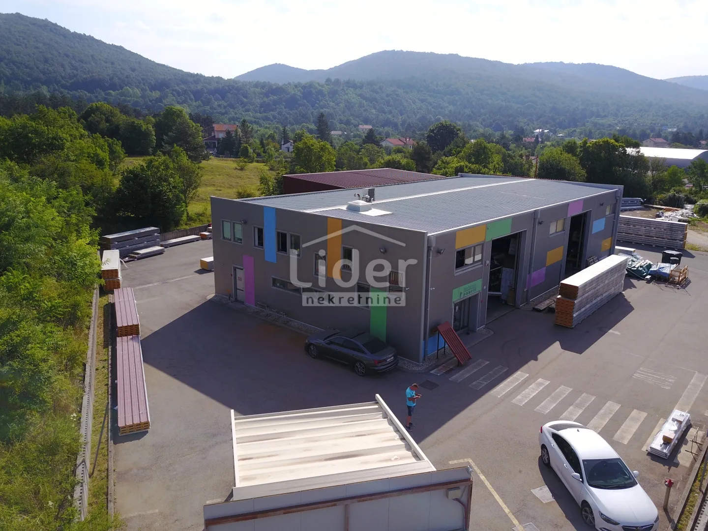 hala, 568 m2, 6.200 m2 zemljište - slika 2