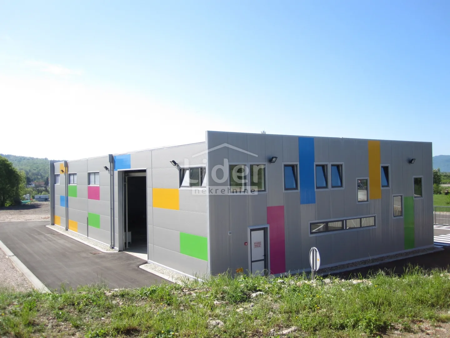 hala, 568 m2, 6.200 m2 zemljište - slika 11