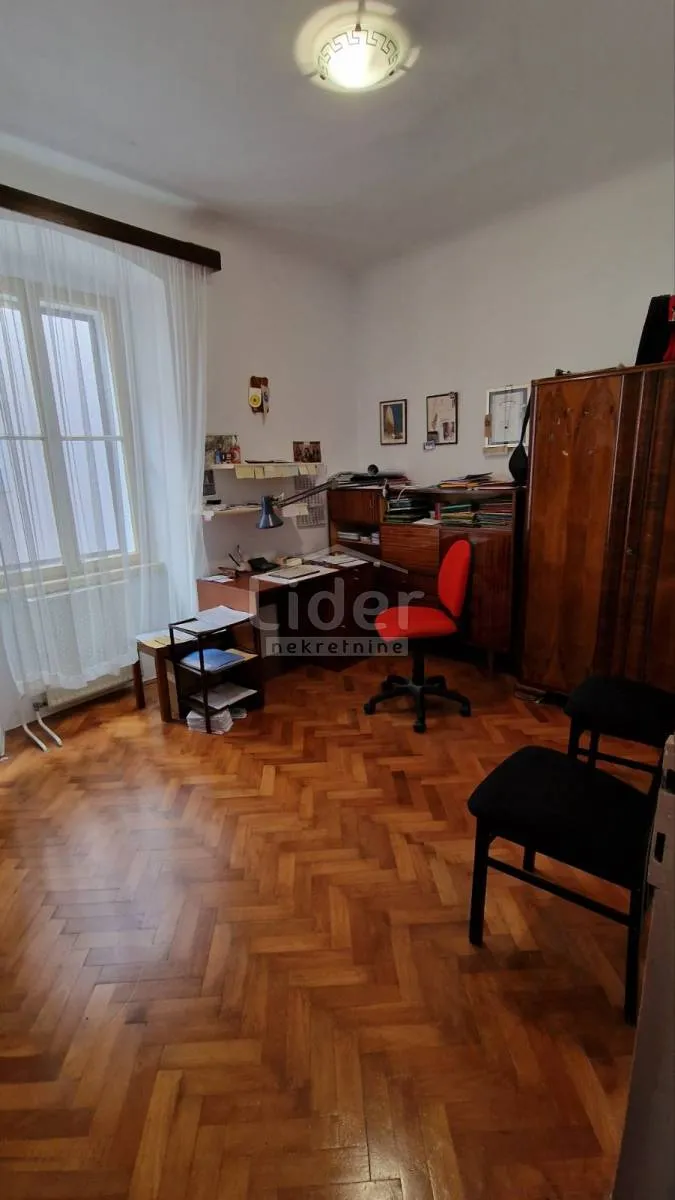 dvije samostojeće kuće u centru malog lošinja - slika 12