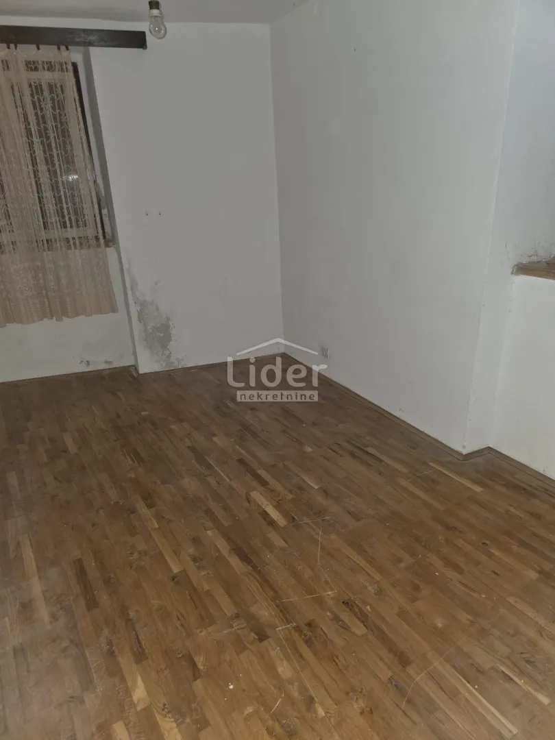 pag, centar, kuća 212 m2, 250.000 € izvrsna investicija! - slika 12