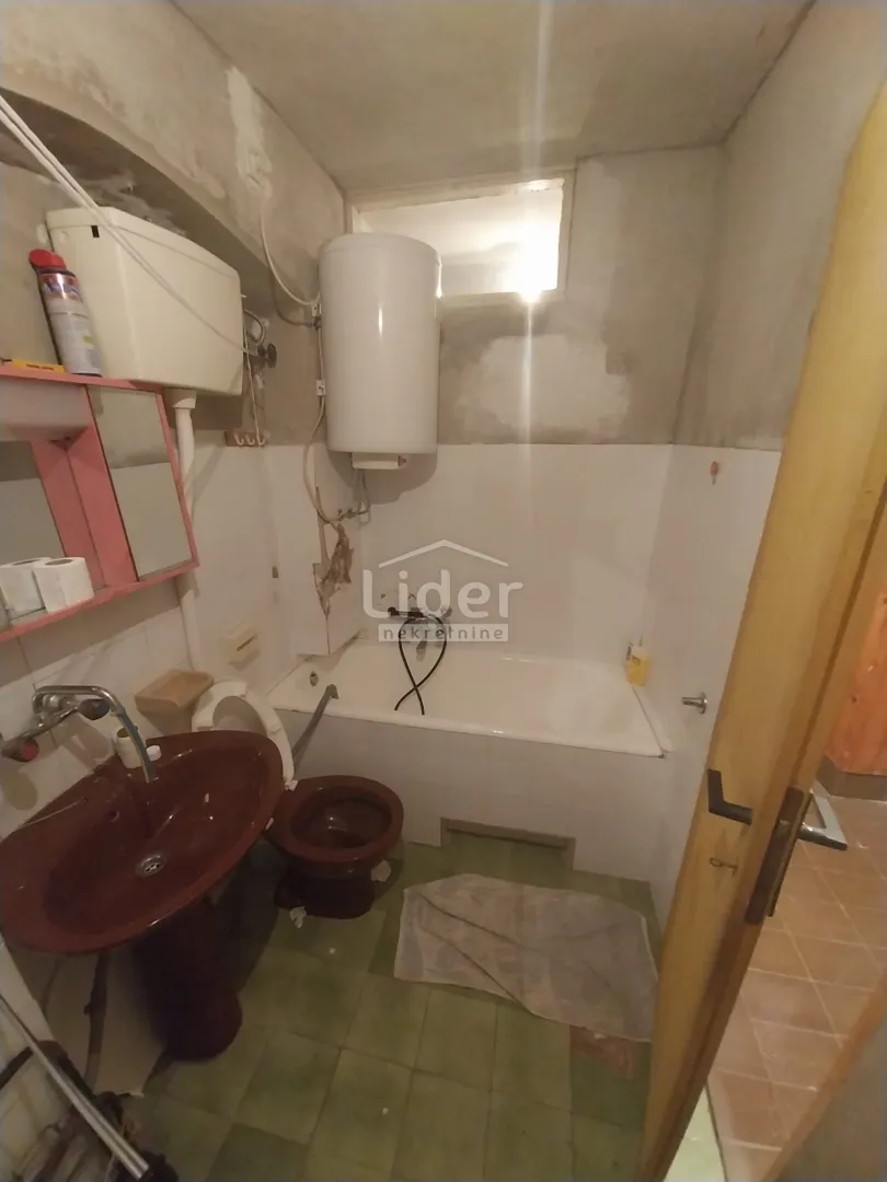 pag, centar, kuća 212 m2, 250.000 € - slika 15