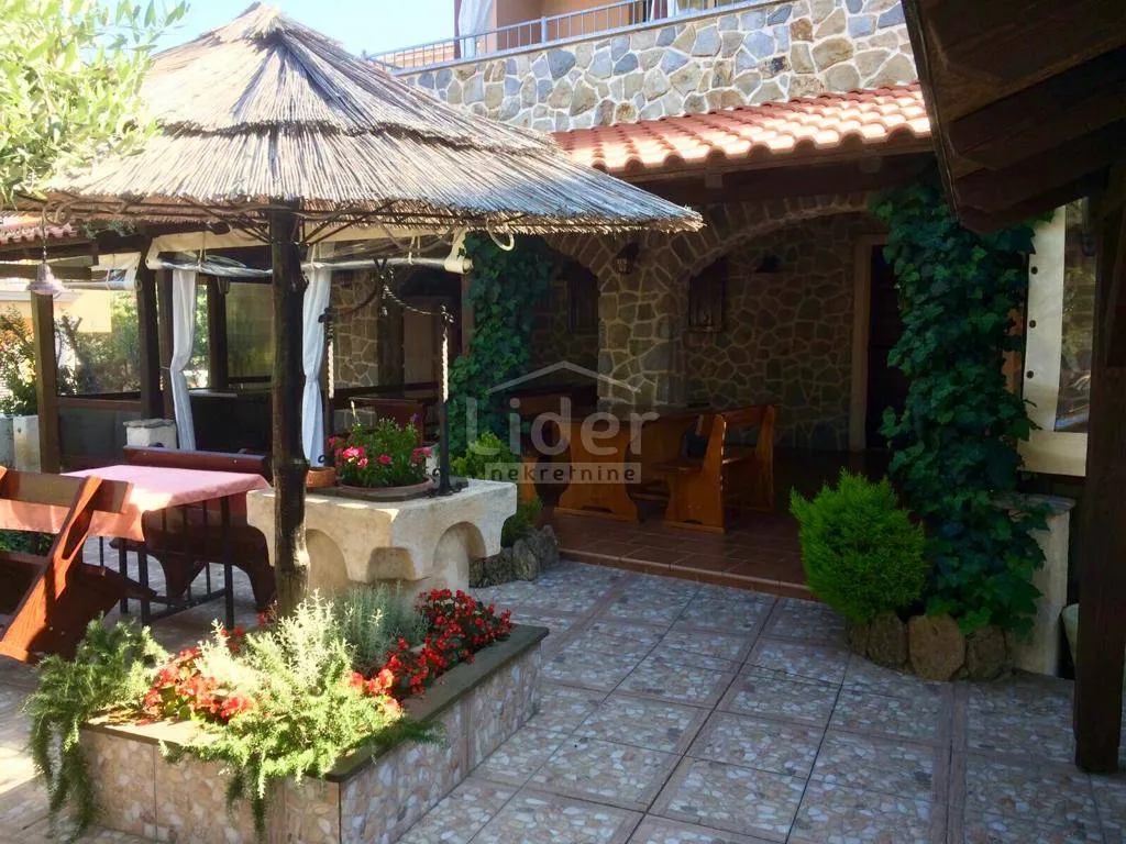 lopar, san marino, apartmanska kuća s restoranom - slika 2