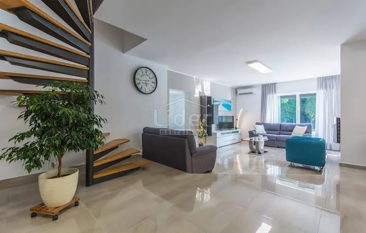 villa u poreču, 300 metara od poznatih plaža - slika 2