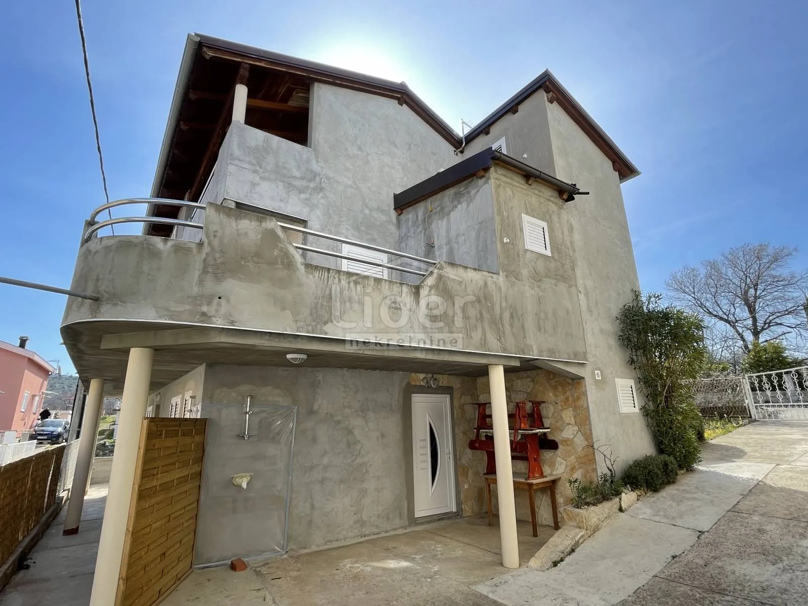 kuća sa 3 stana na samo 150m od mora - slika 4
