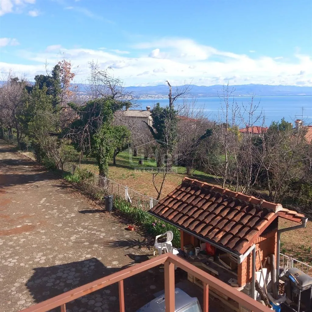 Lovran, prekrasna etaža od 121m2 sa 3 balkona