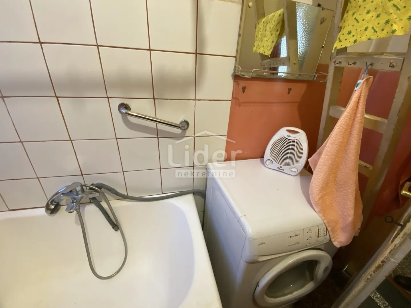 gornja vežica, etaža kuće sa konobom i okućnicom - slika 11