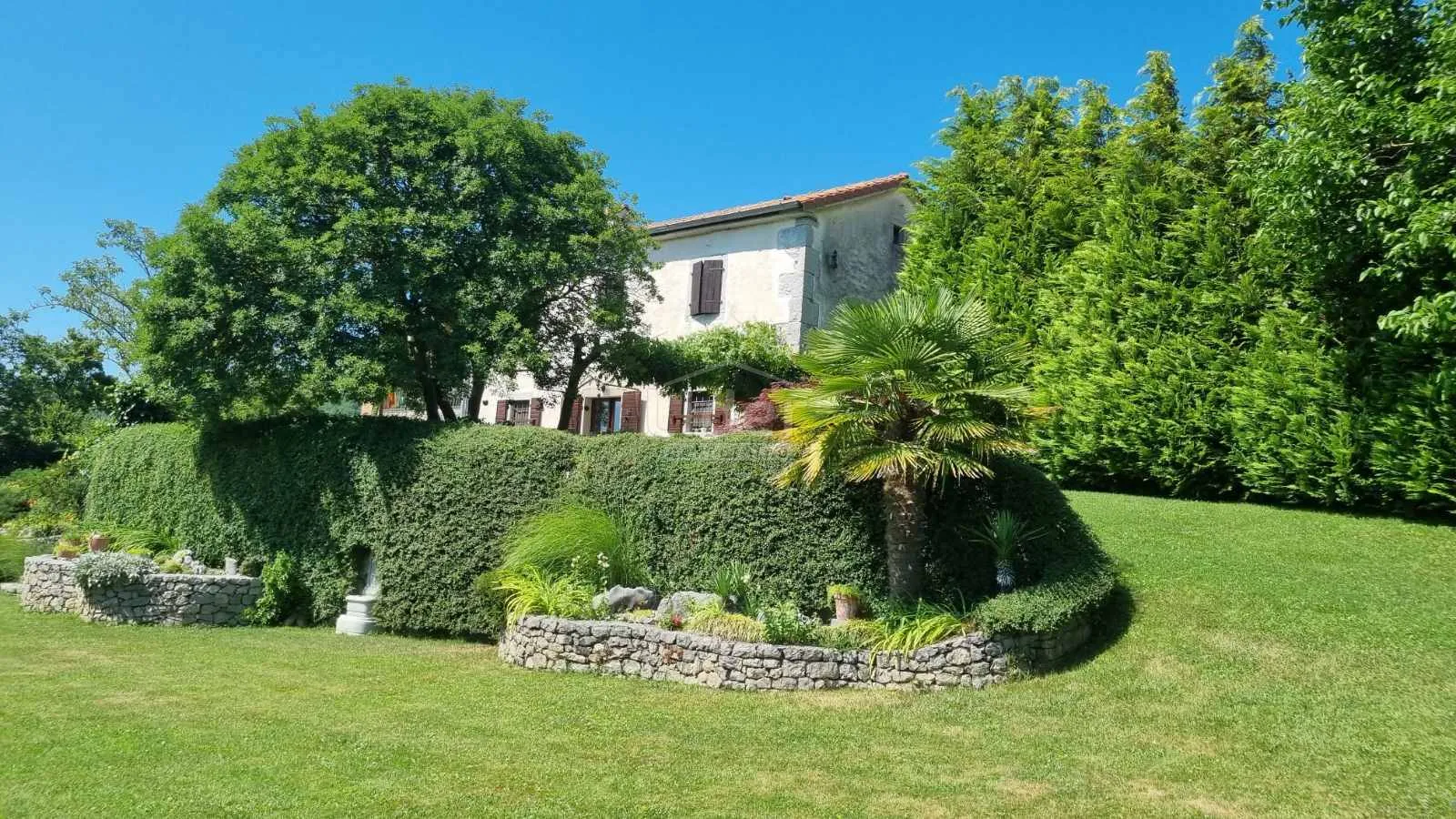kuća istra, roč, 3.800m2 okućnice - slika 2