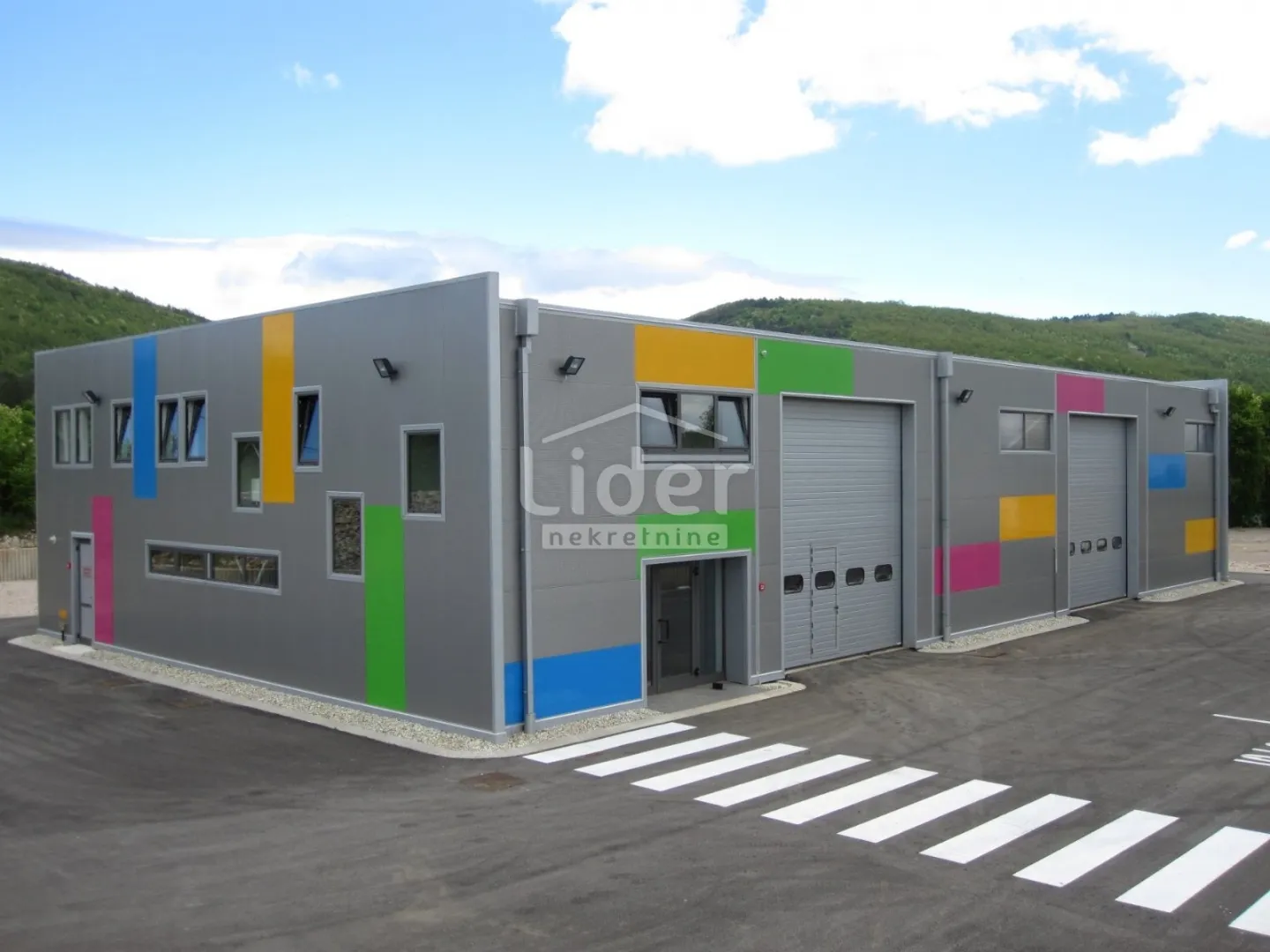 hala, 568 m2, 6.200 m2 zemljište - slika 14