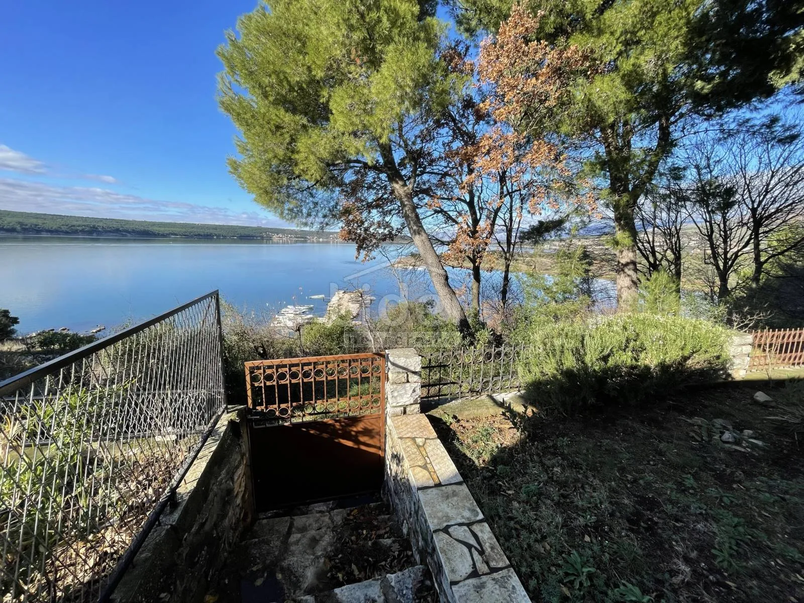 gornji karin, kuća prvi red do mora - slika 19