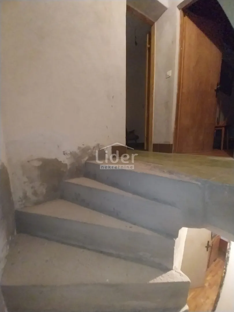 pag, centar, kuća 212 m2, 250.000 € - slika 14