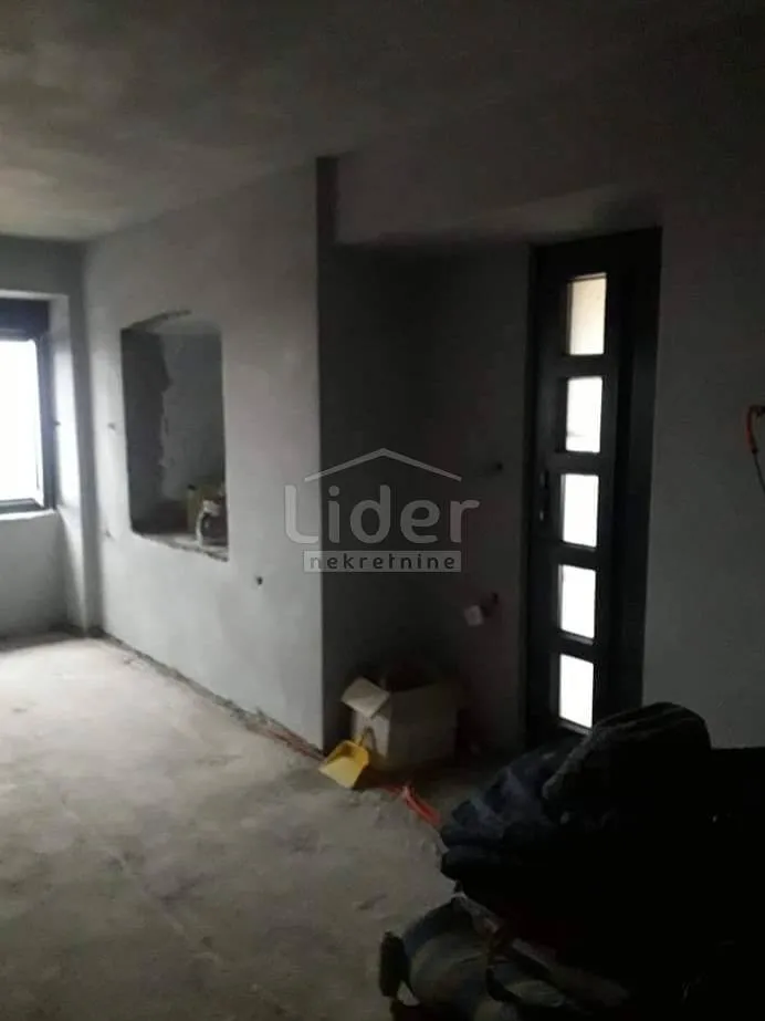 kuća kostrena roh bau sa 5 stambenih jedinica-2 stana uređena - slika 9