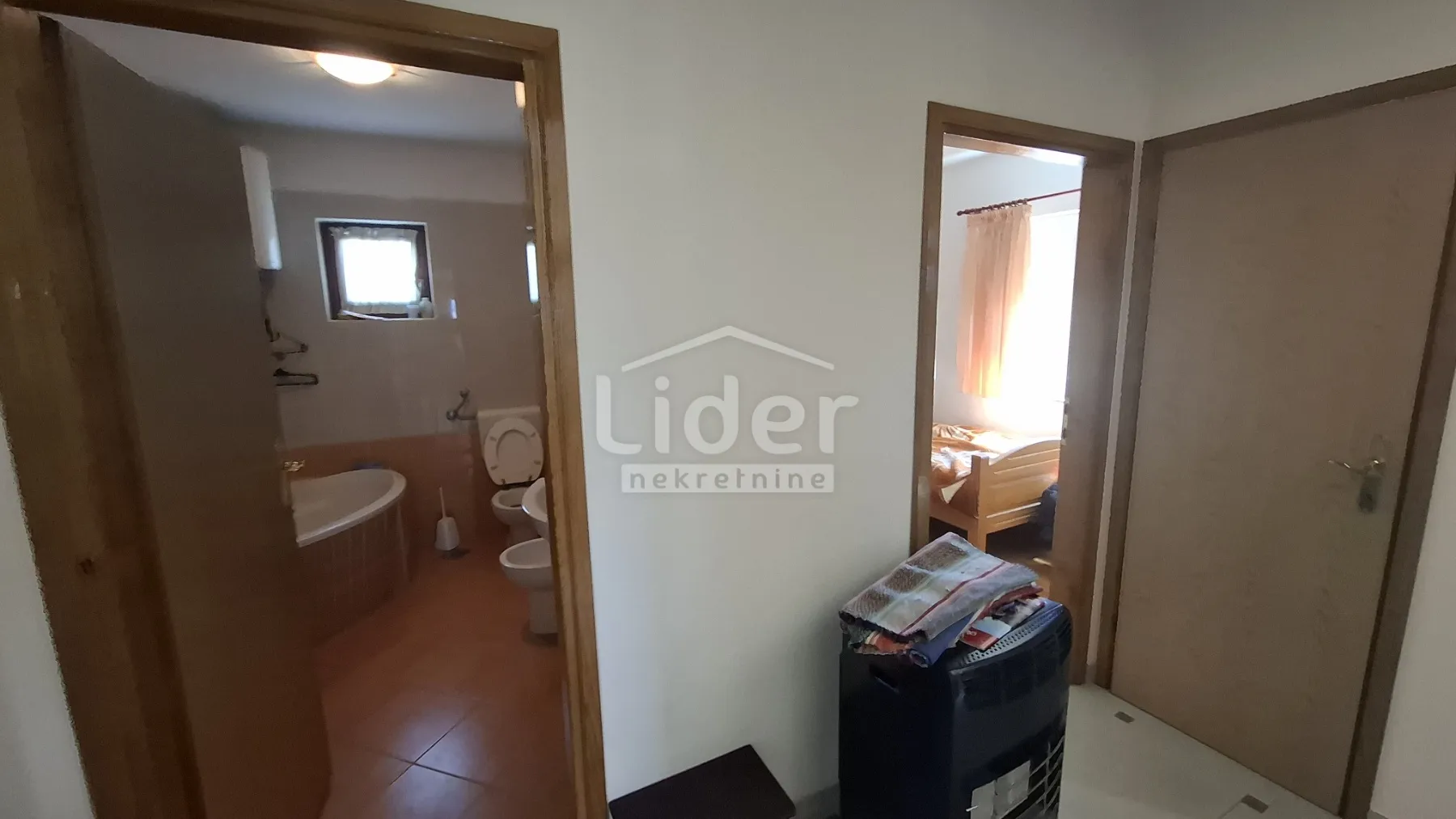 viškovo-kuća 220m2,garaža - slika 9