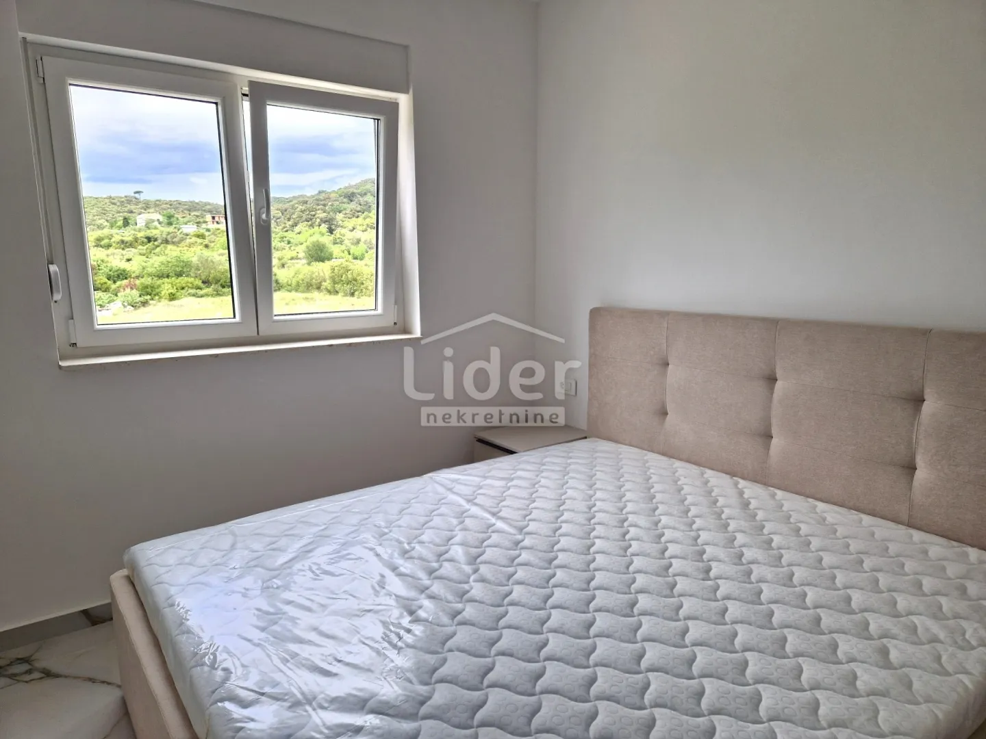 apartman u palitu sa velikom krovnom terasom - slika 5