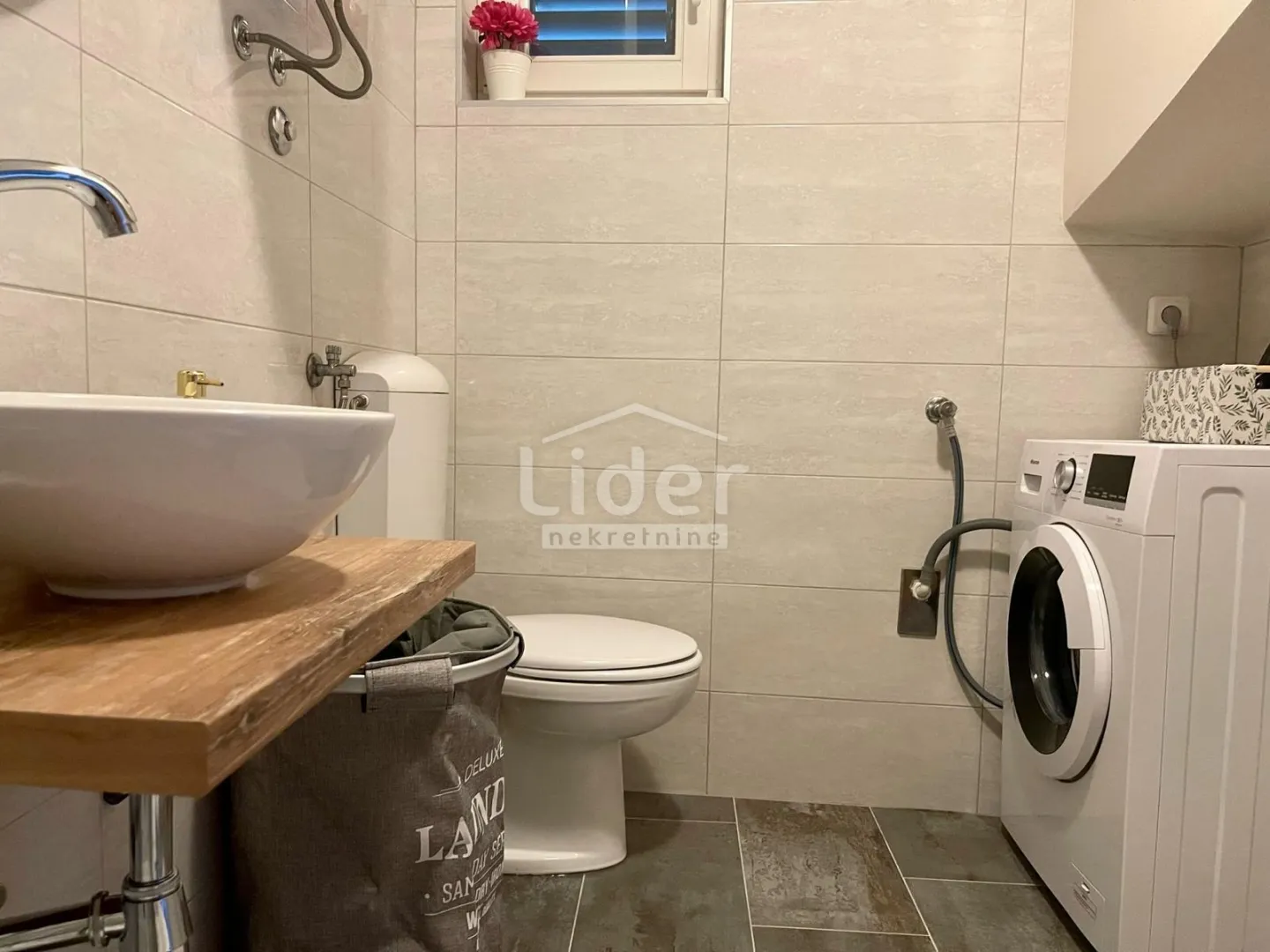 valun- cres adaptirani stan prvi red do mora - slika 16