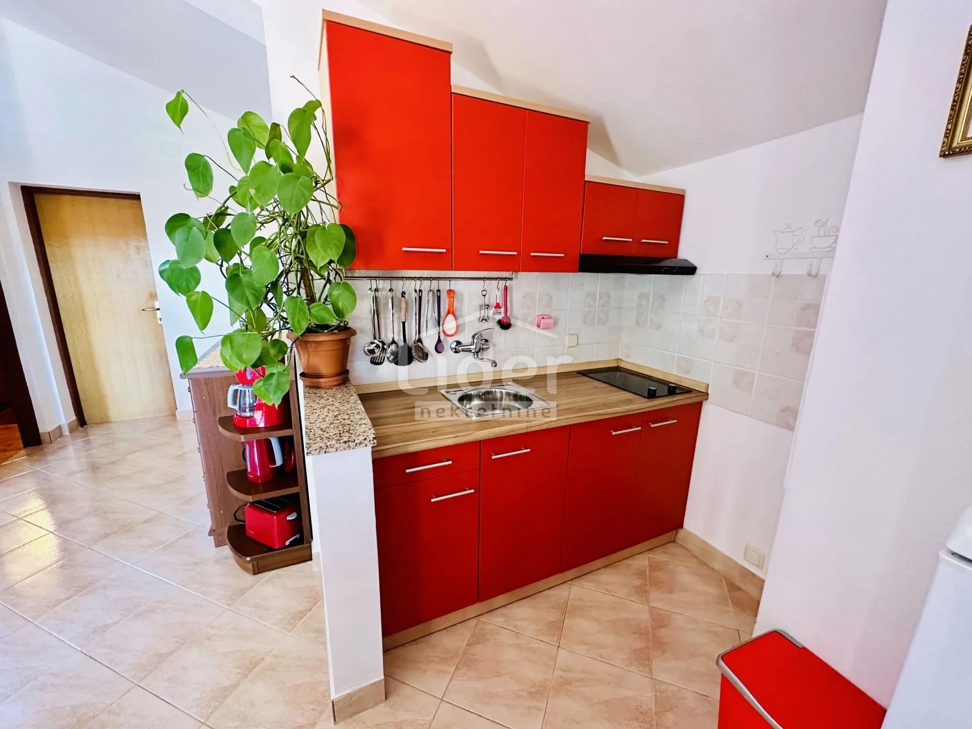 ribnica, samostojeću kuću prvi red do mora prodajemo - slika 10