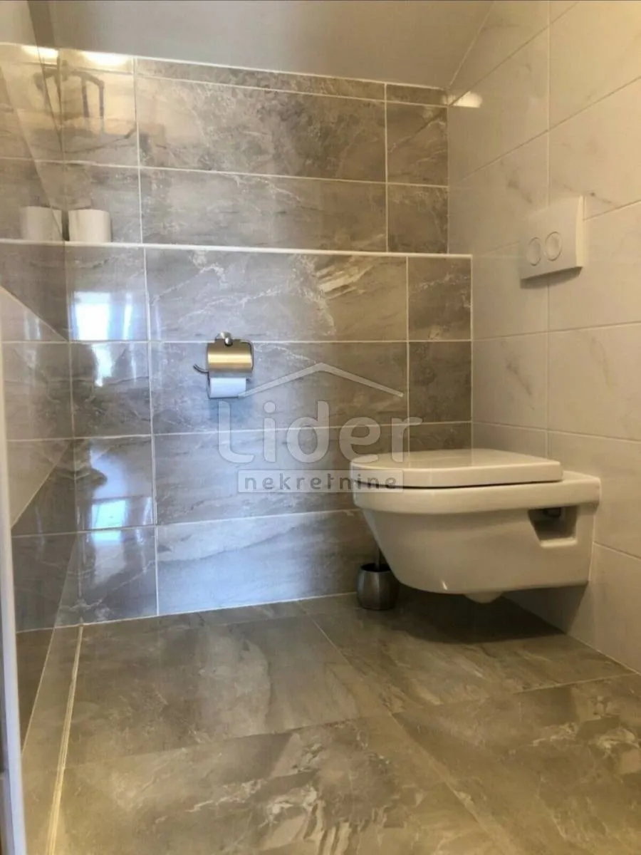apartmanska kuća na samoj plaži u loparu - slika 11