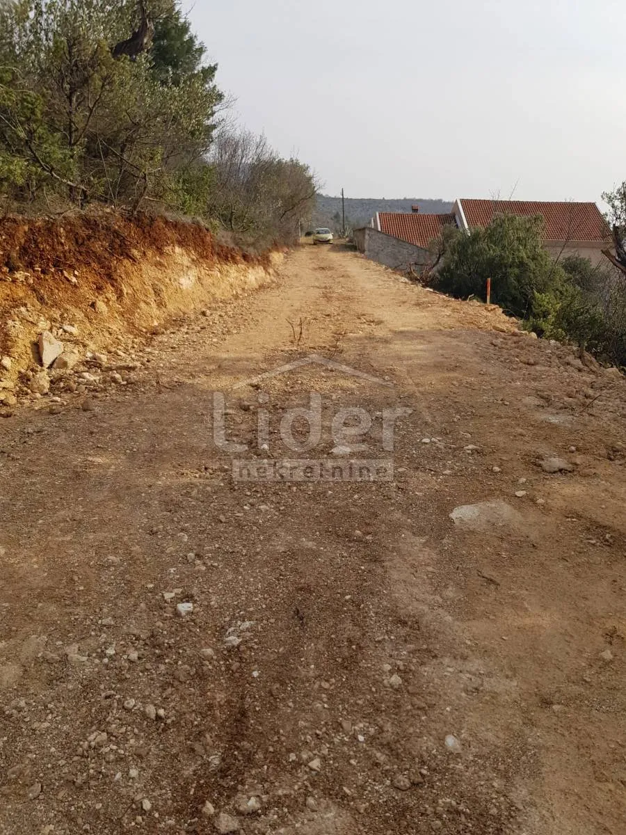 građevinsko zemljište 738m2 na samo 80m od mora prodajemo - slika 2