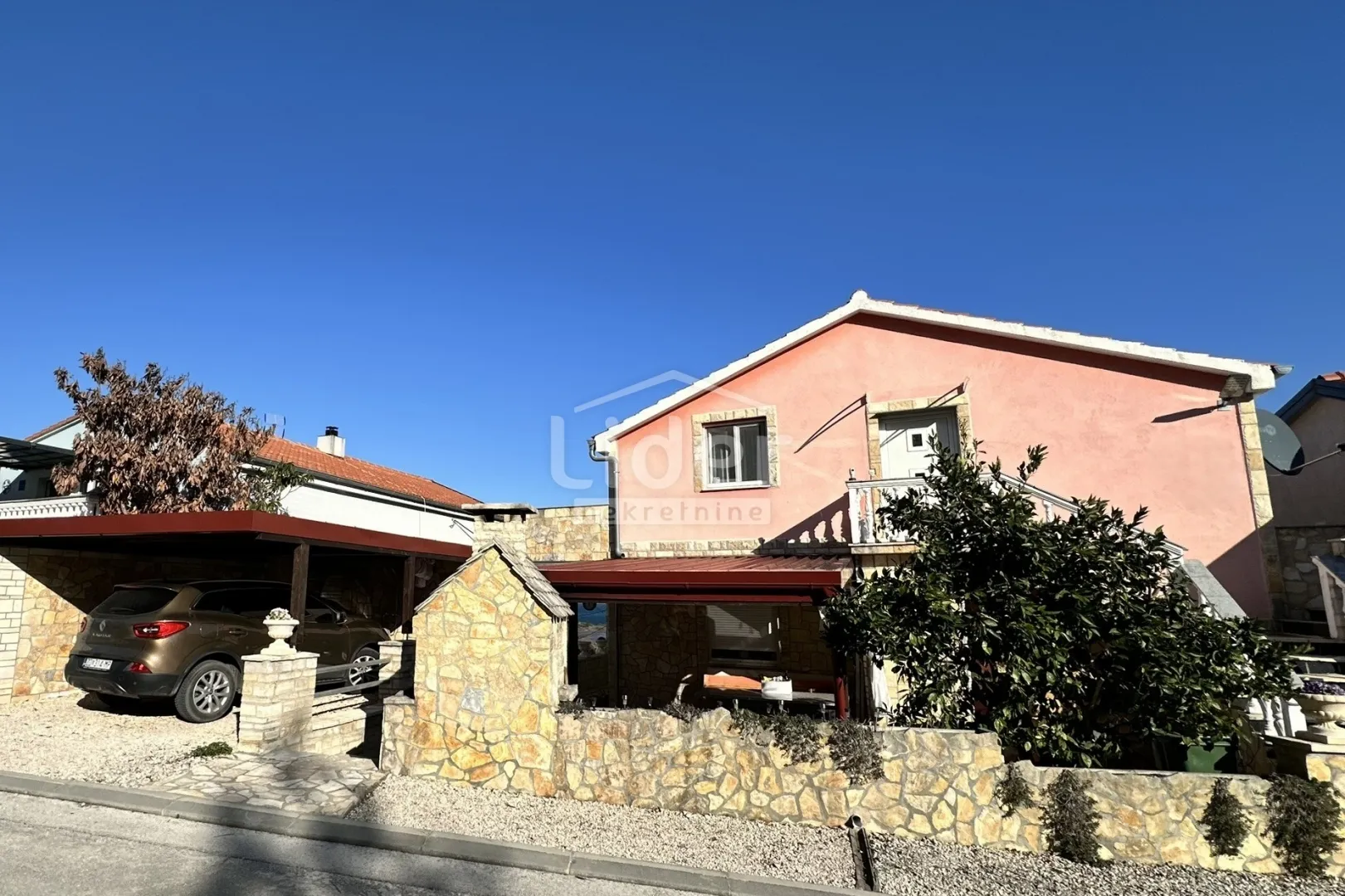 donji karin, kuća sa 3 stana i pogledom na more - slika 2
