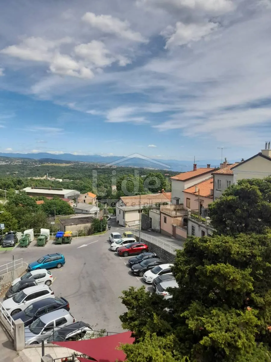 stan u centru kastva 92 m2 sa balkonom - slika 5