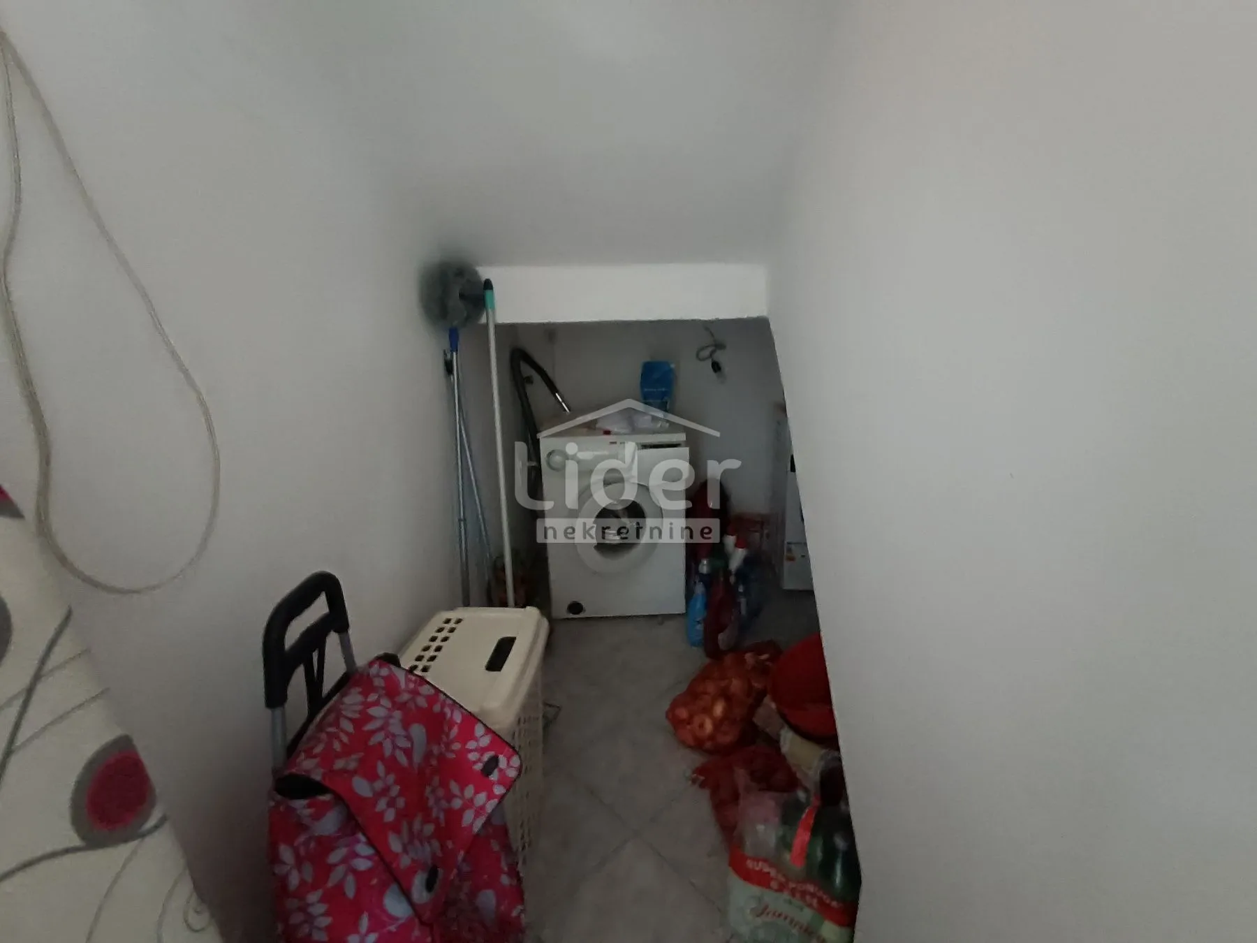 zamet kuća sa 4 stana, 1 zona, 385.000 € - slika 26
