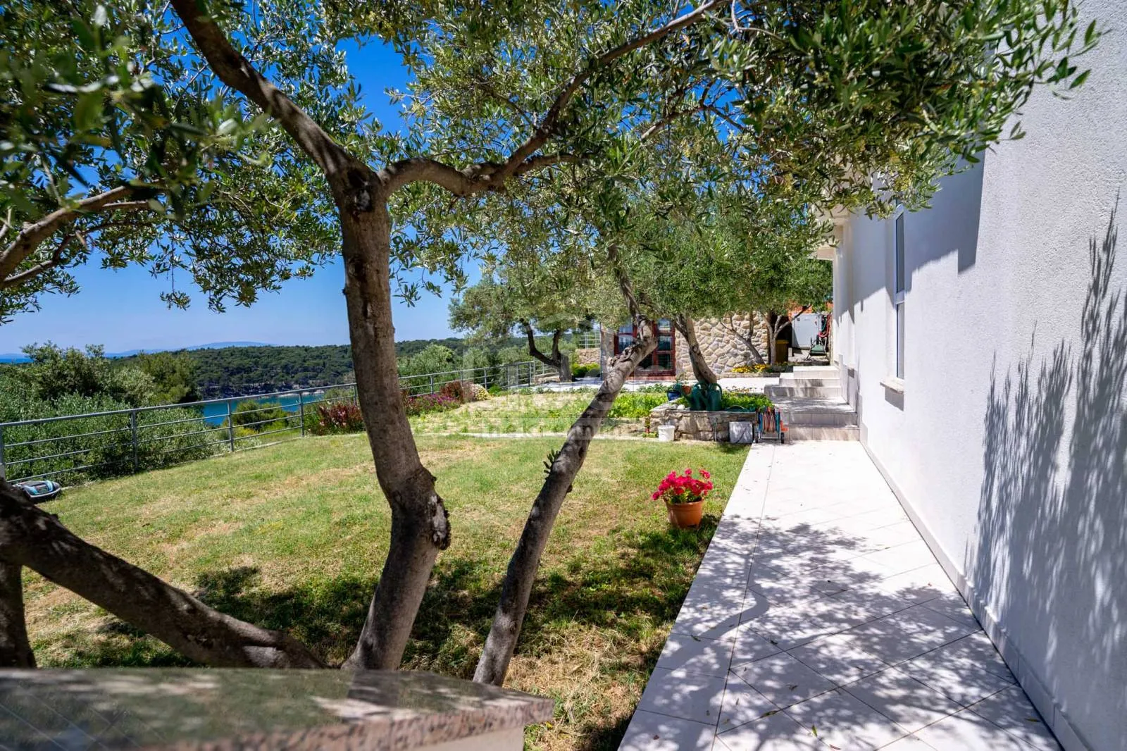 prekrasna kuća iznad mora, palit - slika 29