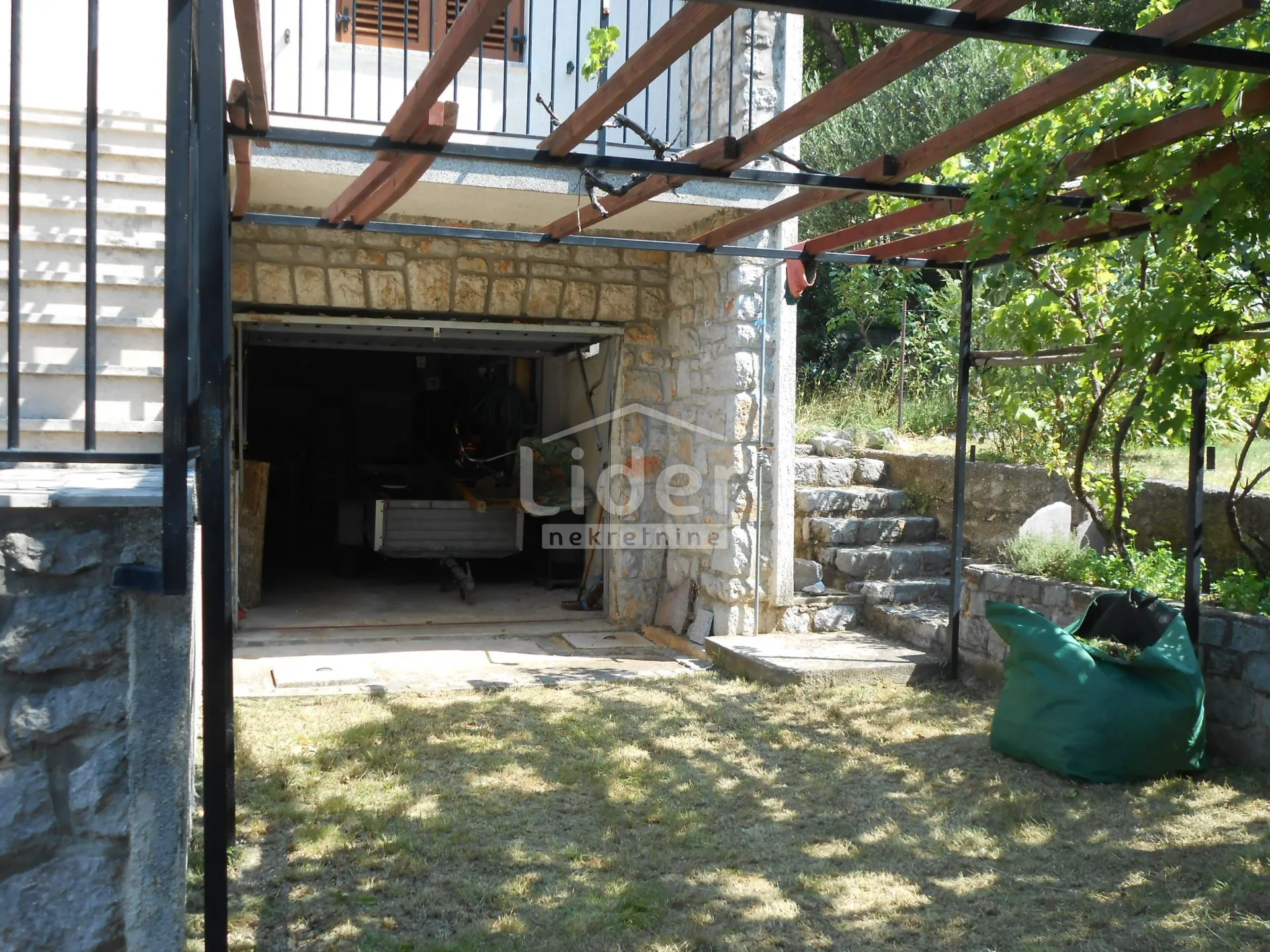 bunica kuća s okućnicom i pogledom na more - slika 18