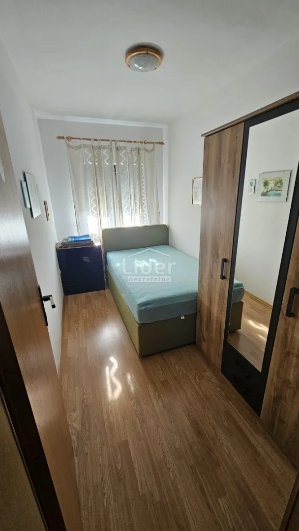 novi vinodolski-stan u kući i dvije garsonijere - slika 3