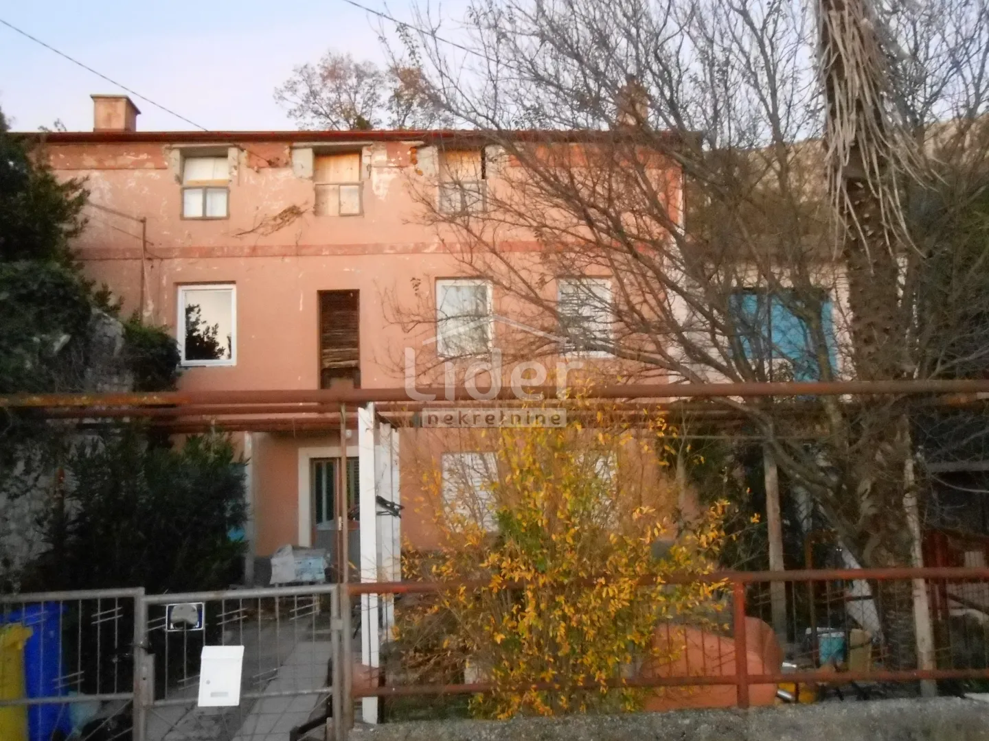 grižane dvije kamene kuće i kućica u mirnom okruženju - slika 2