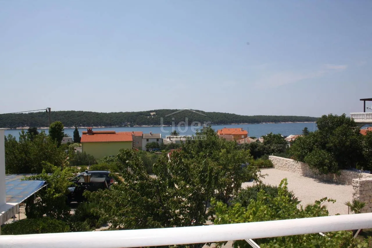 vila s bazenom, rab, barbat - slika 9