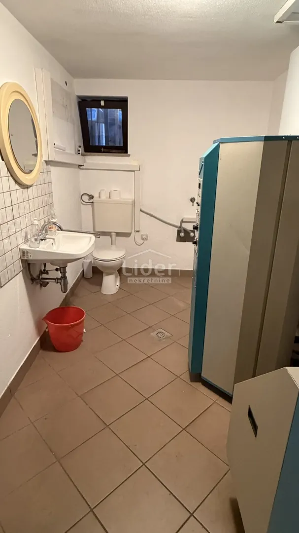 poslovne prostore 70m2 na mirnoj lokaciji iznajmljujemo - slika 6