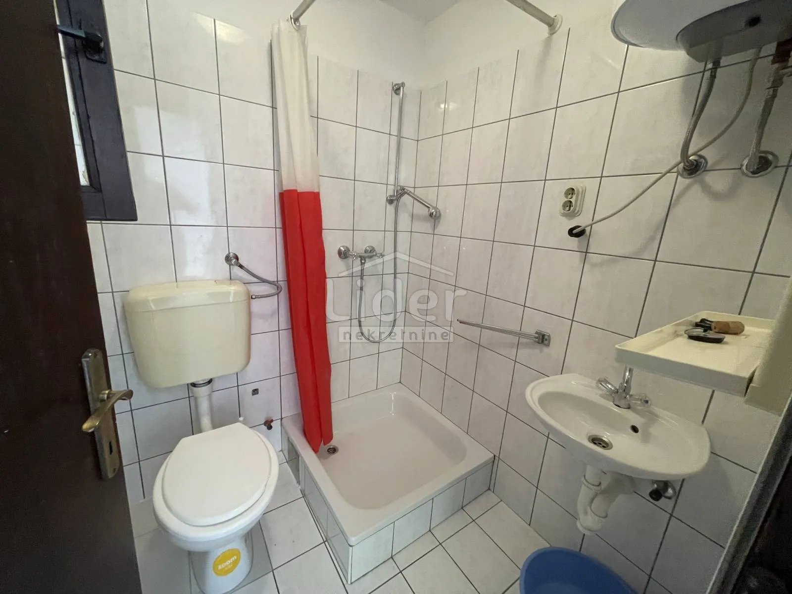 donji karin, kuću sa 5 apartmana prodajemo - slika 32