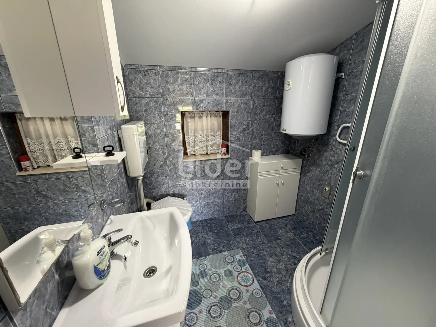 kuću sa 3 stana na novigradskom moru prodajemo - slika 26