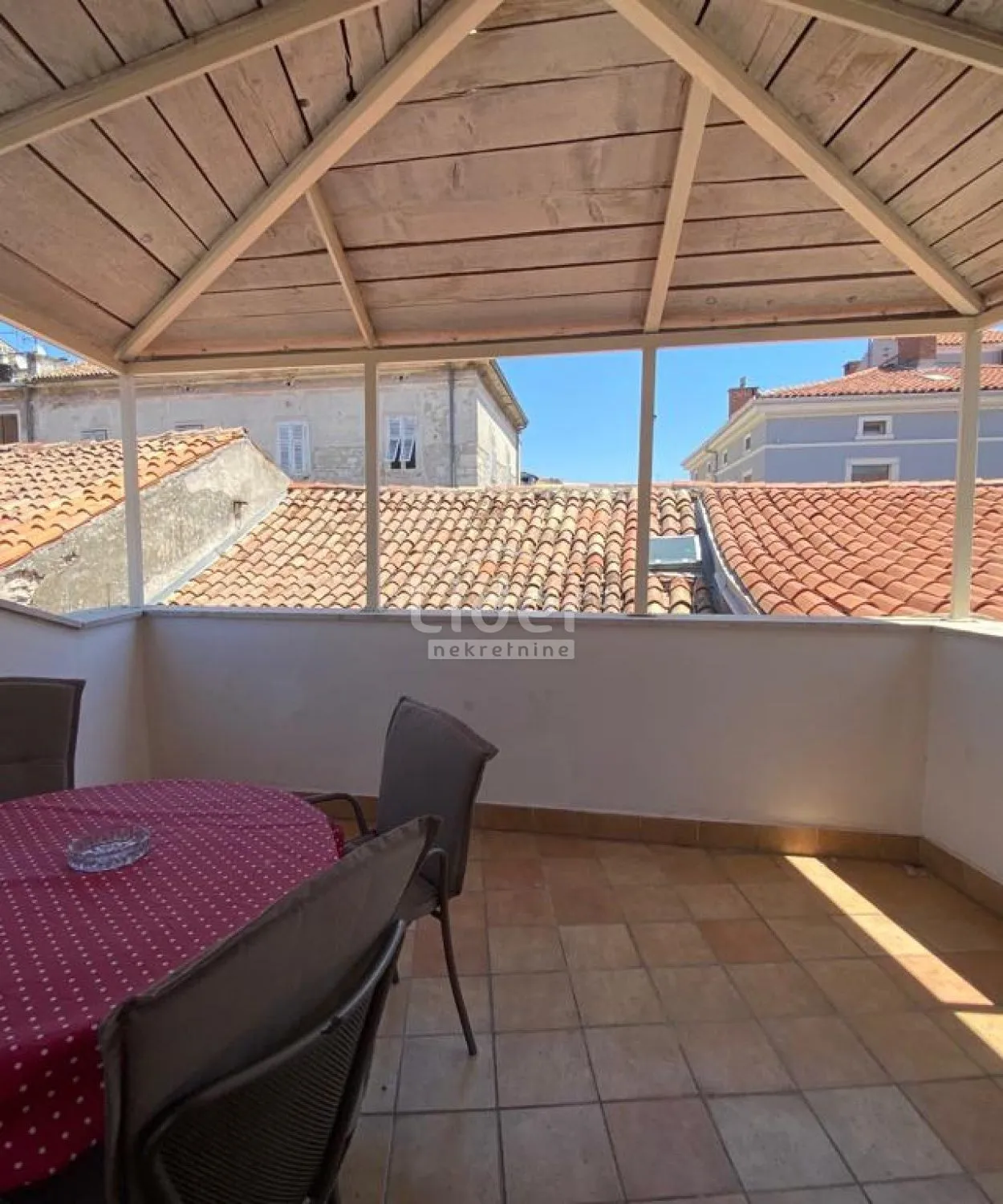 hotel sa restoranom i dva poslovna prostora u centru! - slika 5