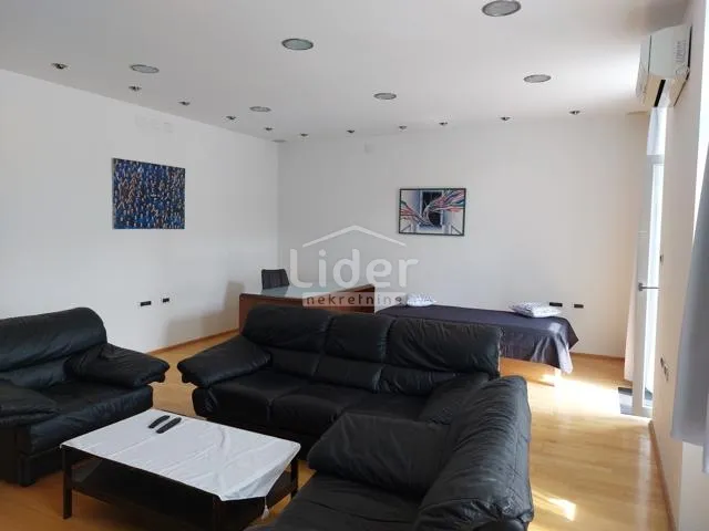 belveder-150m2,2s+db,3 balkona s pogledom na grad i more - slika 7