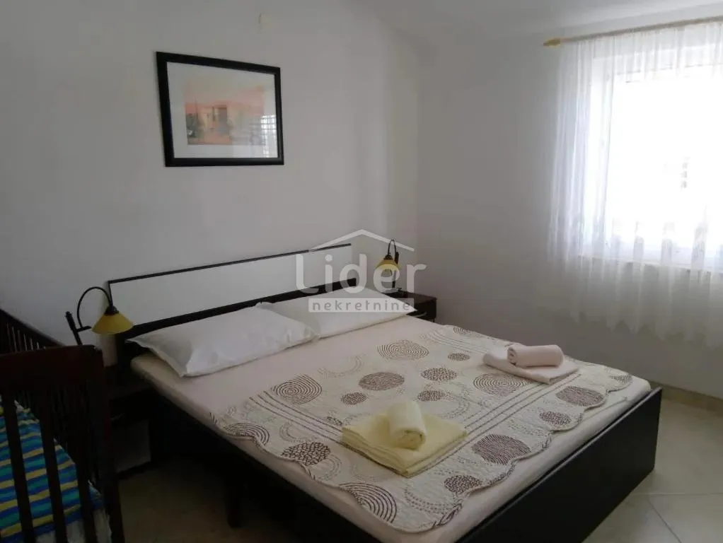kuća sa 2 stana na samo 250m od mora - slika 10