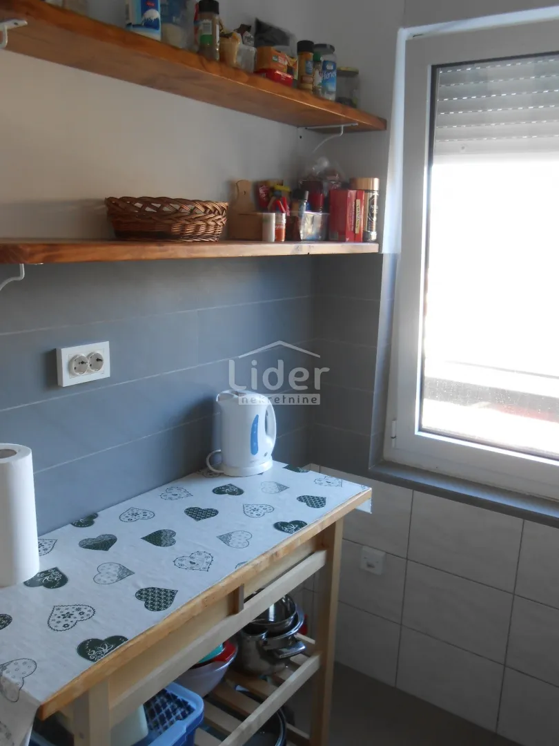 prilika! apartman na samo 100 m od mora - slika 10