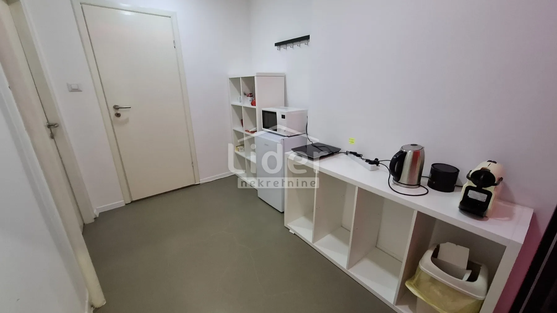 centar - poslovni prostor 180 m2 - slika 12