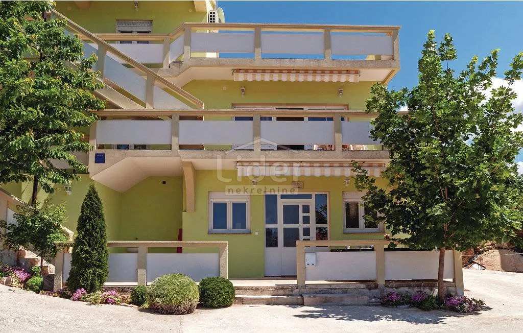 kuća sa 6 apartmana prvi red do mora - slika 27