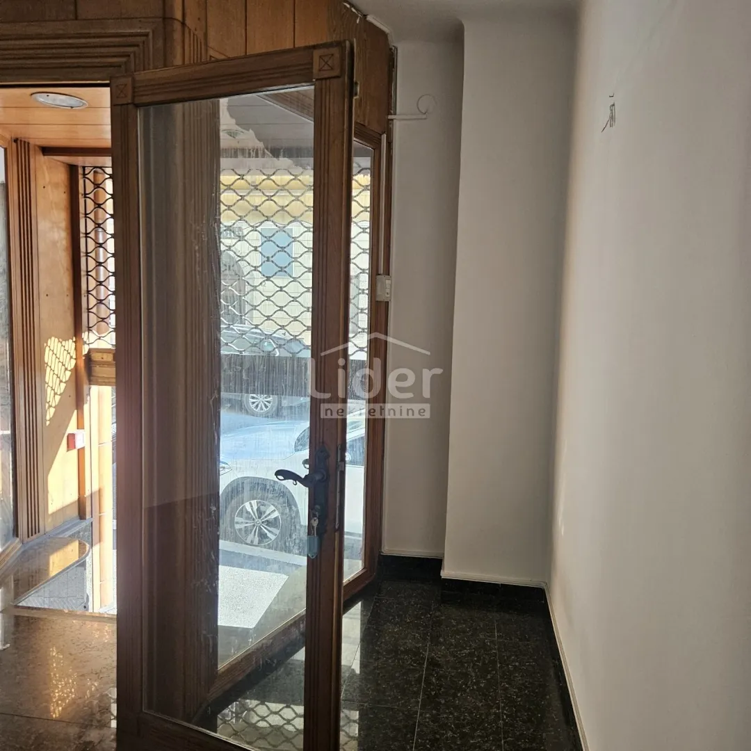 centar-poslovni prostor 15m2 - slika 3