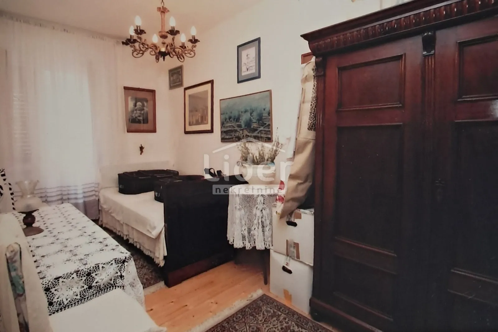 pag, kuća u samom centru, 176m2, krovna terasa - slika 9