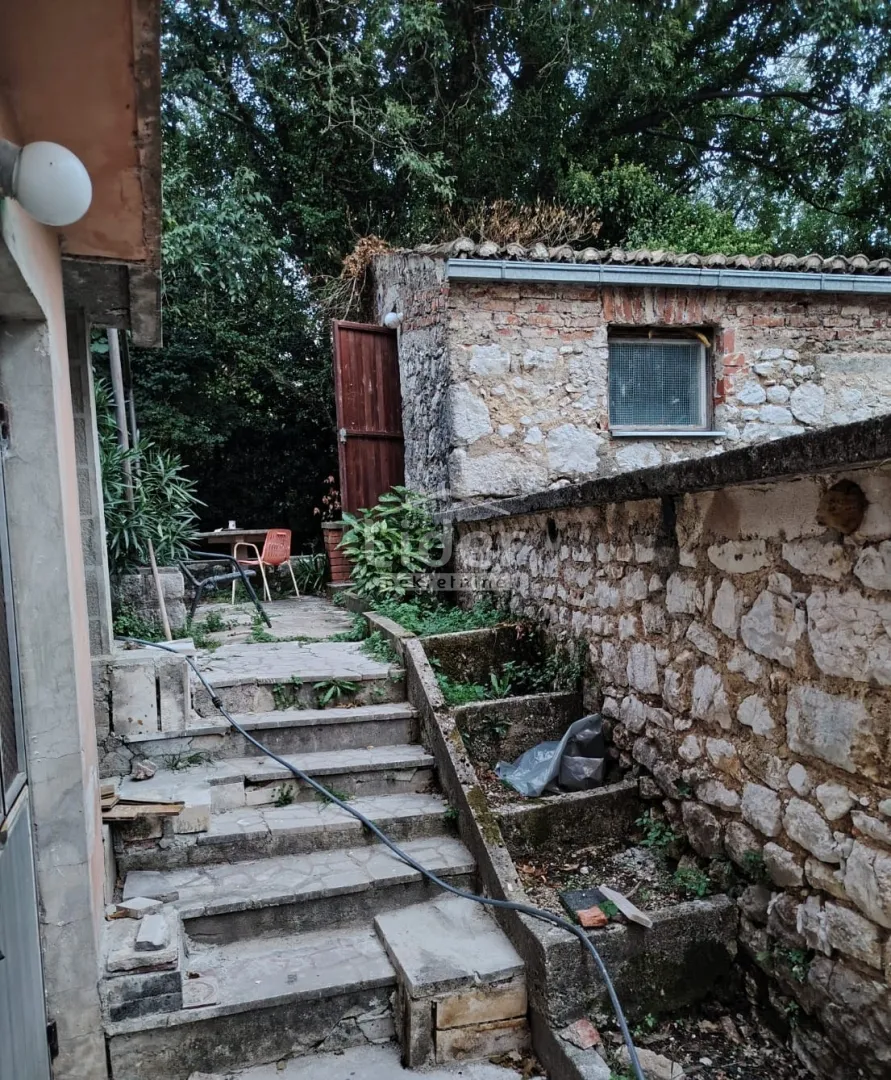 grižane dvije kamene kuće i kućica u mirnom okruženju - slika 33