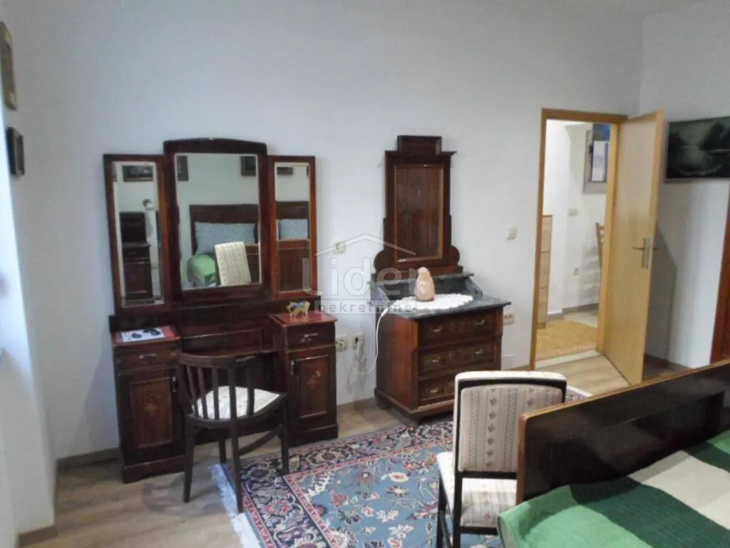 opatija, stan od 96m2 sa vrtom pretvoren u 2 manja stana... - slika 12