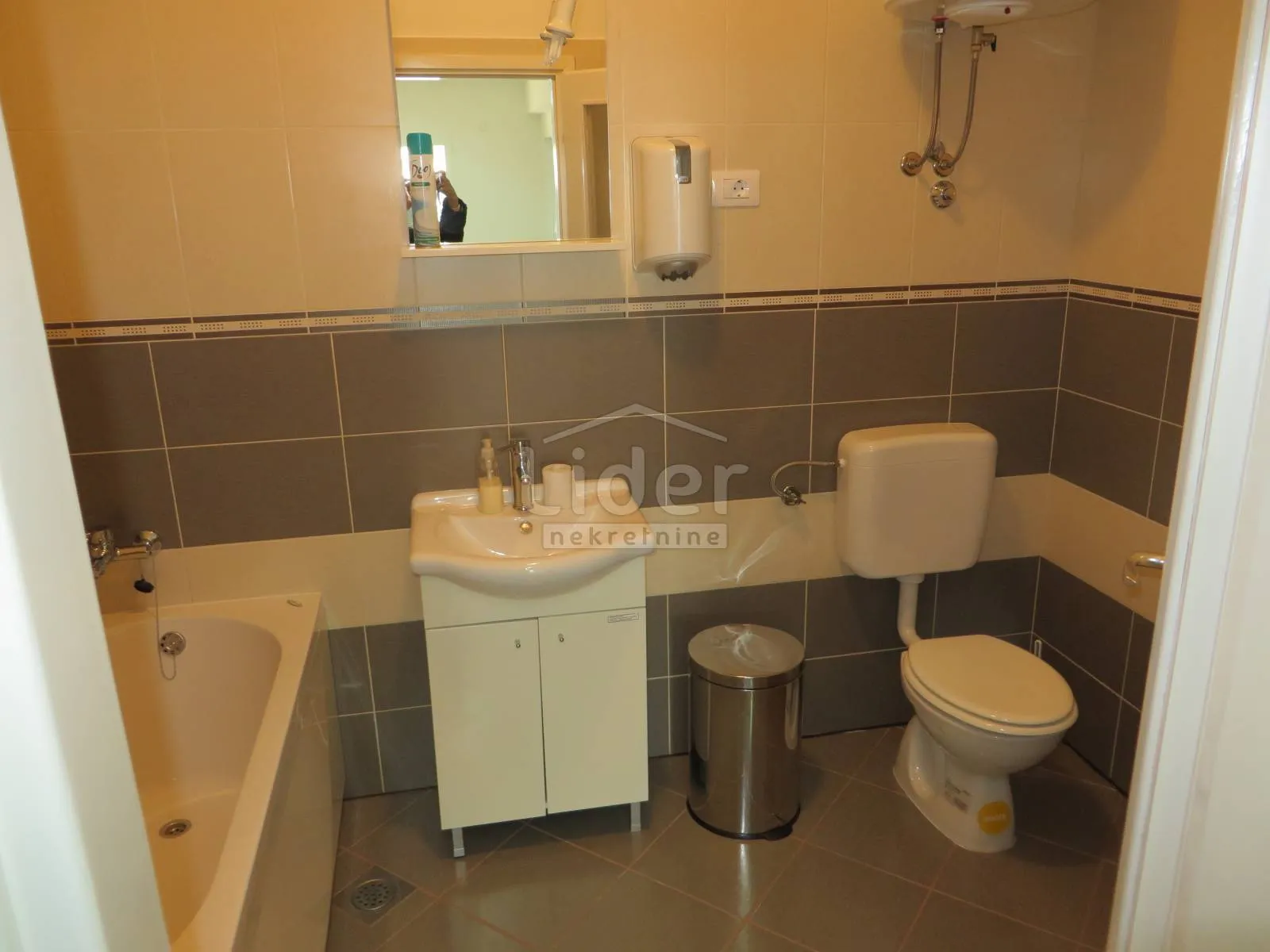 uredski prostor, 120 m2, sa parkingom - slika 13