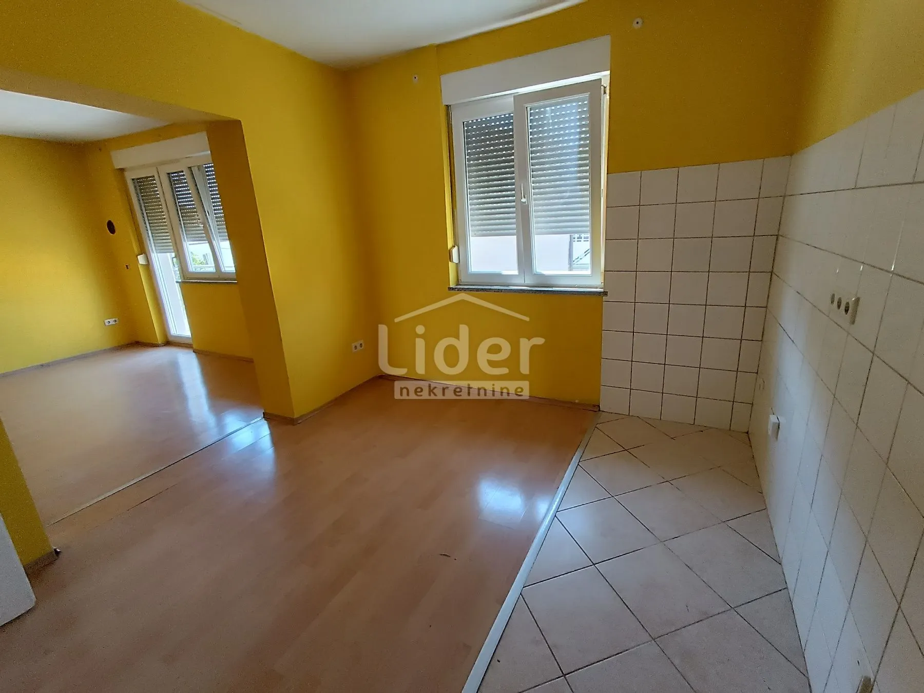 zamet kuća sa 4 stana, 1 zona, 385.000 € - slika 6