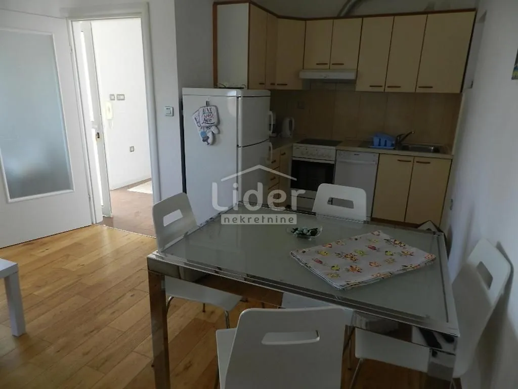 kuća lovran, 3 stana - slika 8