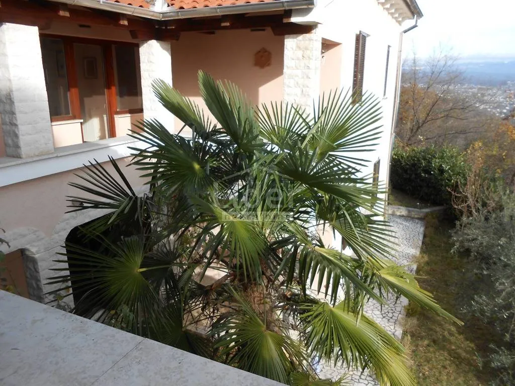 prekrasna kuća sa velikom okućnicom - slika 8
